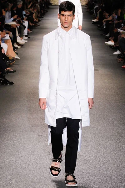 Look 43